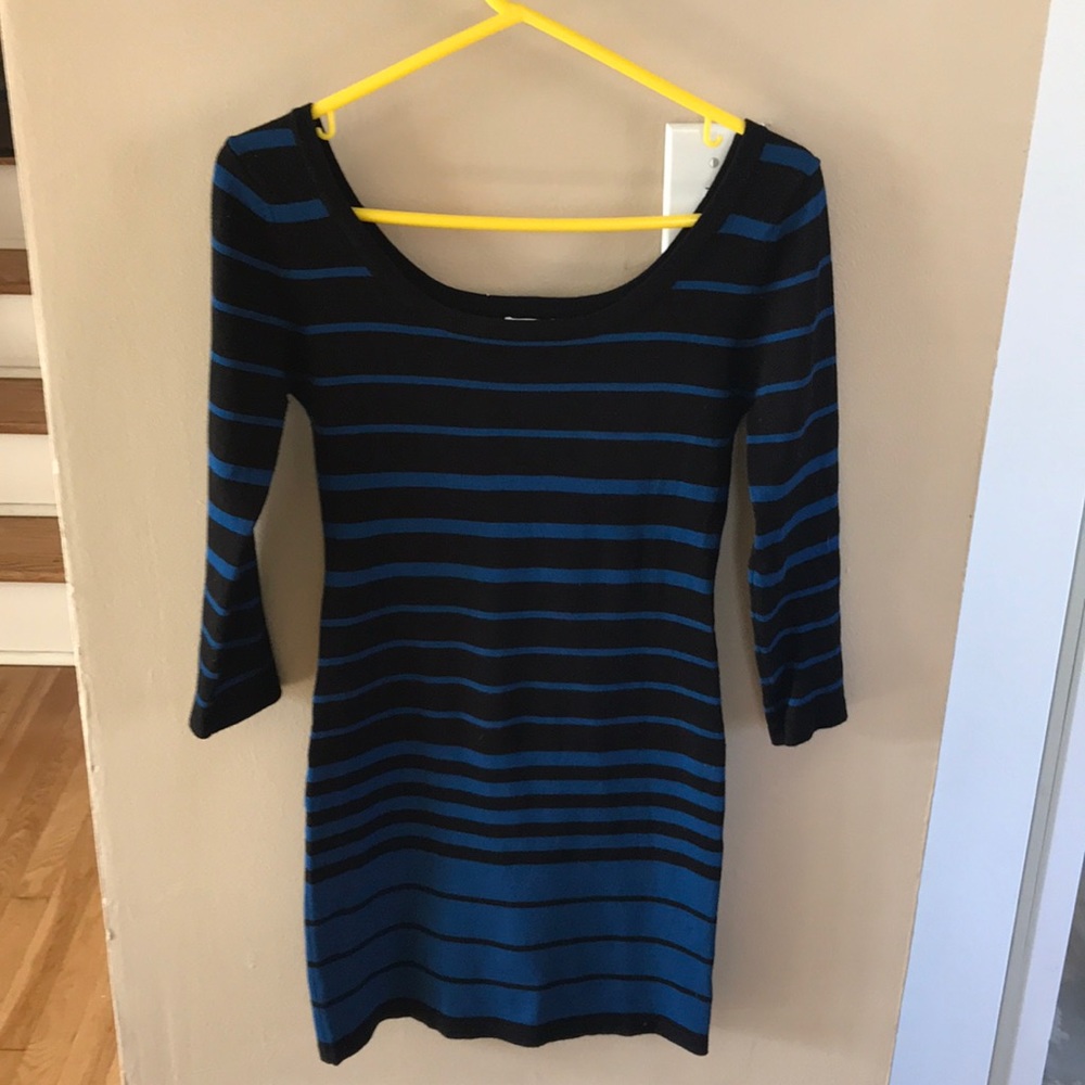 Black and blue striped stress. Super comfy !